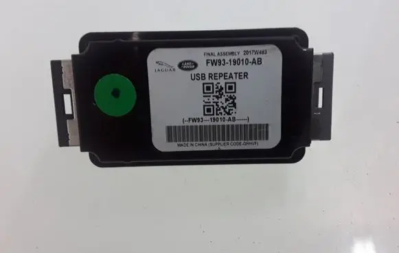 Land Rover Range Rover Velar USB socket connector FW9319010AB
