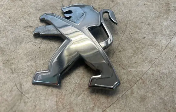 Peugeot 2008 I Manufacturer badge logo/emblem 