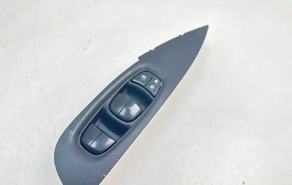 Nissan Qashqai Front door window switch trim 8096014EA0AX