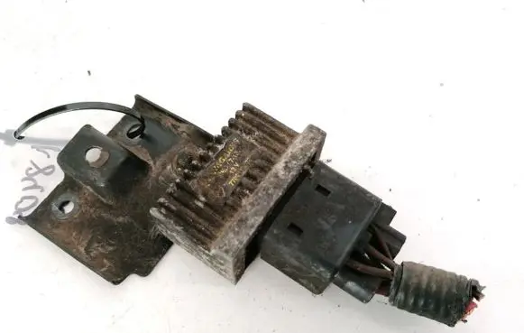 Mitsubishi Carisma Glow plug pre-heat relay 7700115078