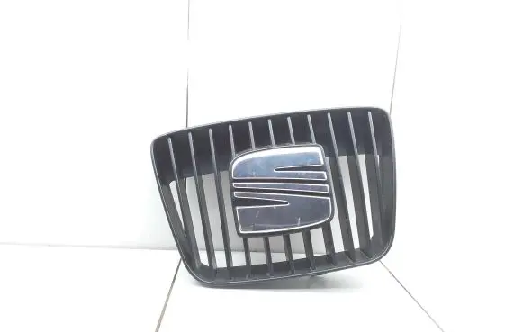 Seat Ibiza II (6k) Front bumper upper radiator grill 6K0853654D M8145