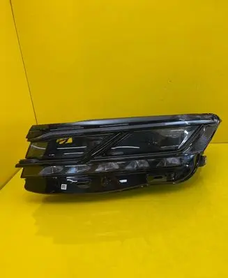 Volkswagen Touareg III Headlight/headlamp 761941081A