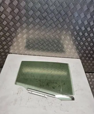 Toyota Prius (XW50) Rear door window glass