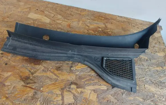 Volkswagen Tiguan Wiper trim 571819403