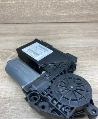 Volkswagen Phaeton Front door window regulator motor 3D1959701D