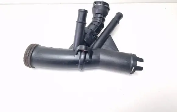 Volkswagen Golf VII Engine coolant pipe/hose 04L121071E