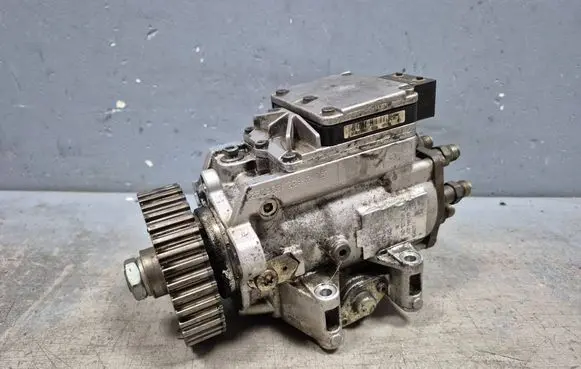 Audi A6 S6 C5 4B Fuel injection high pressure pump 059130106BX