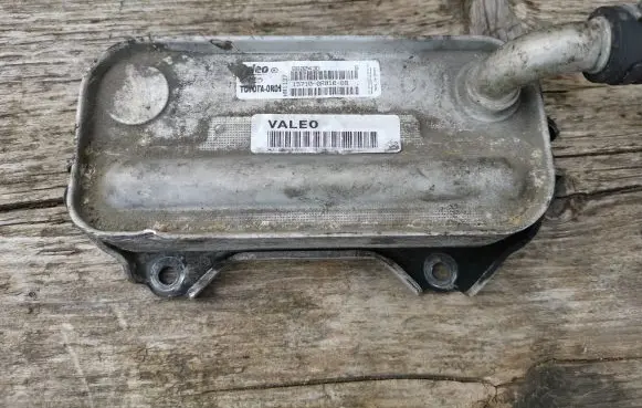 Toyota RAV 4 (XA30) Oil filter mounting bracket 157100R01000 880243D