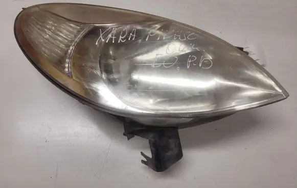 Citroen Xsara Picasso Headlight/headlamp 20A033B