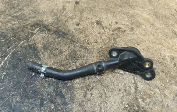 Volkswagen Golf VII Engine coolant pipe/hose 06K121132