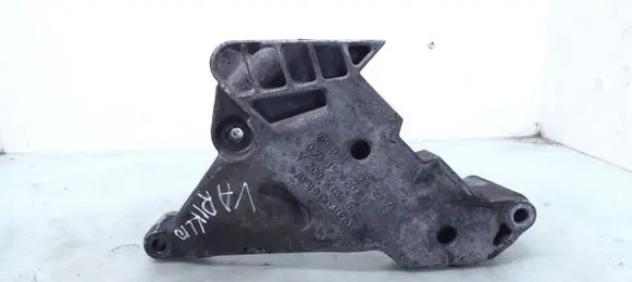 Volkswagen PASSAT B6 Engine mounting bracket 03G199207F