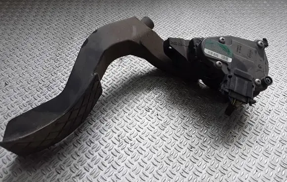 Audi A6 S6 C5 4B Accelerator throttle pedal 8D1721523E