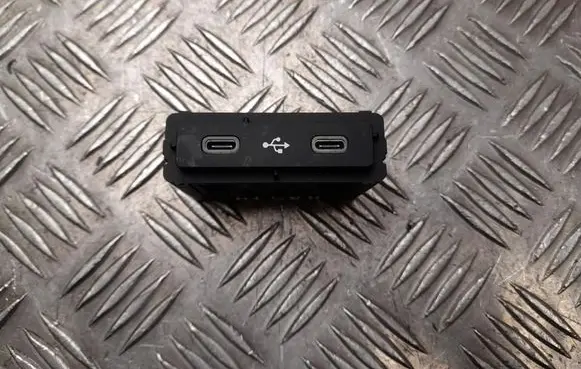 Renault Master IV USB socket connector 284H38566R