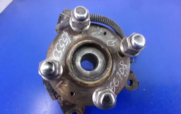 Hyundai i10 Front wheel hub spindle knuckle