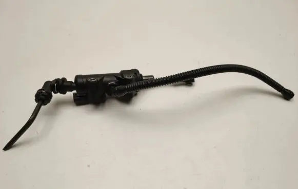 Mercedes-Benz C W205 Clutch master cylinder A2052900112