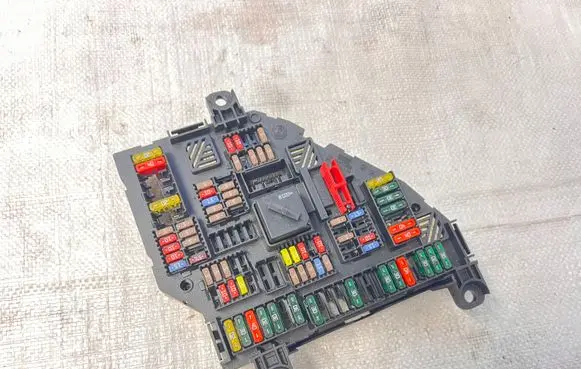 BMW 5 F10 F11 Fuse module 9264923