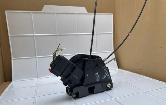 Mazda 3 I Rear door lock 3N6AA26412B TIBP4K