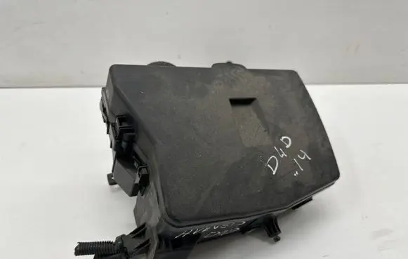 Toyota Avensis T270 Fuse box set 8211105T70
