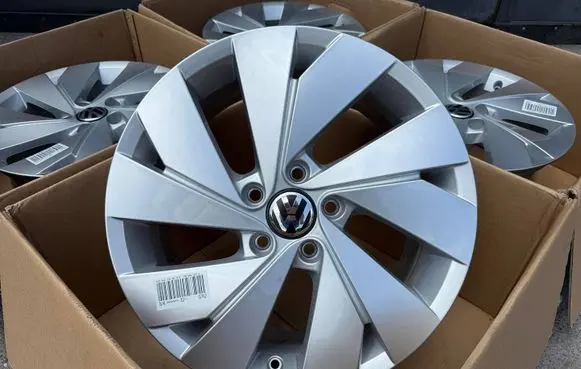 Volkswagen Golf VII R17 alloy rim 5H0601025BE