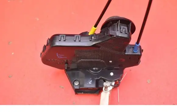 Toyota Corolla Verso E121 Rear door lock 