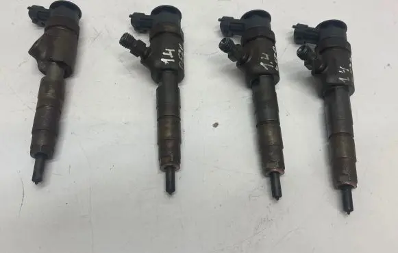 Peugeot 208 I Fuel injectors set 044511032