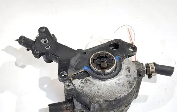 Volkswagen Touran I Vacuum pump 038145209