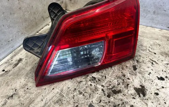 Subaru Outback Tailgate rear/tail lights 13220072
