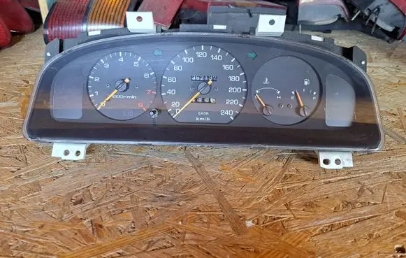 Mazda 323 Speedometer (instrument cluster) GC5KC PLJ620001A