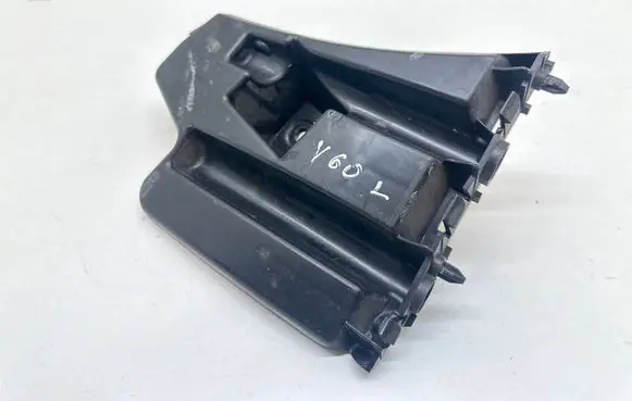 Front bumper mounting bracket