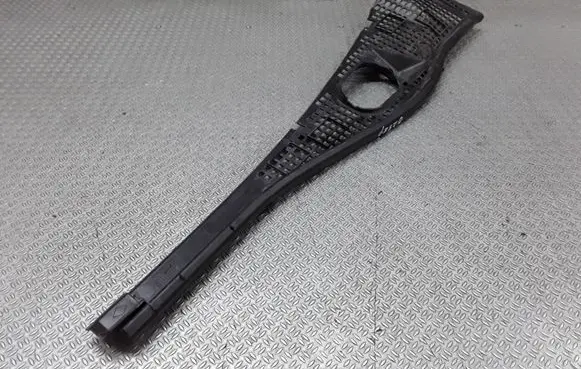 Renault Sandero I Wiper trim 82002943162