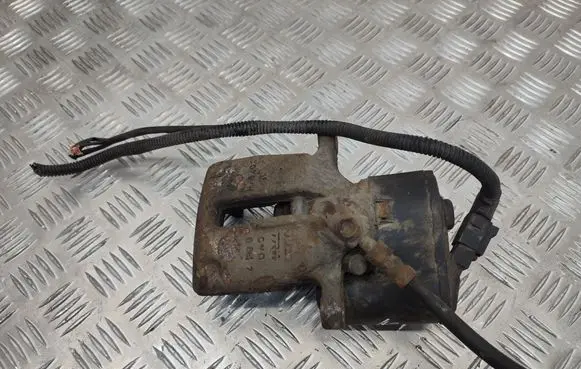 Volkswagen PASSAT B7 Rear brake caliper