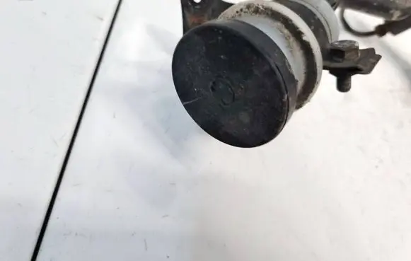 Hyundai Tiburon Brake fluid reservoir 