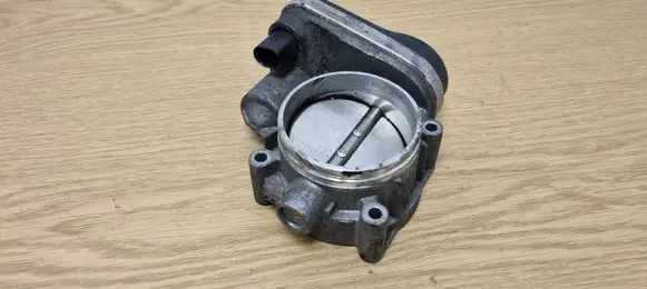 BMW 3 E90 E91 Throttle valve 7516946