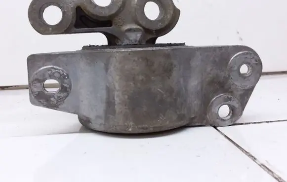 Fiat Punto (188) Engine mount bracket