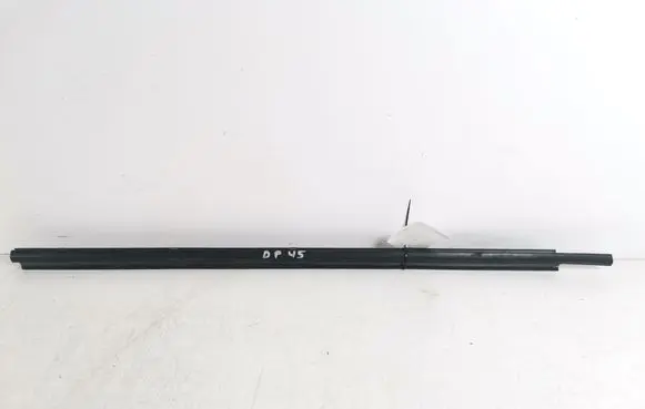 Toyota Corolla Verso E121 Front door glass trim molding 75710-13040
