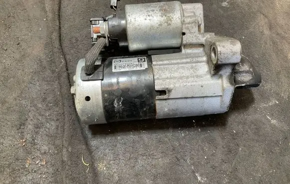 Mazda 2 Starter motor M000T89281 PE09 8X30