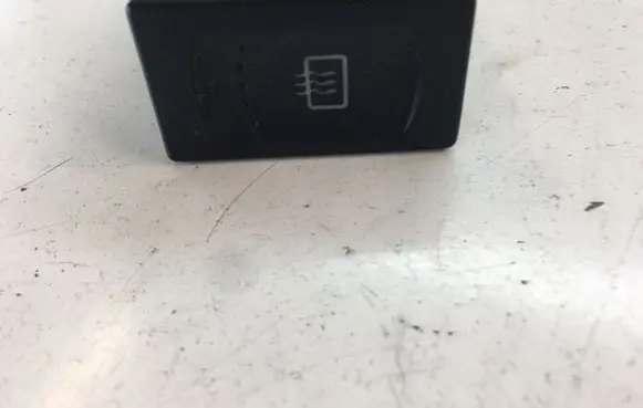 Volkswagen PASSAT B5.5 Windscreen/window heater switch 3B0959621C