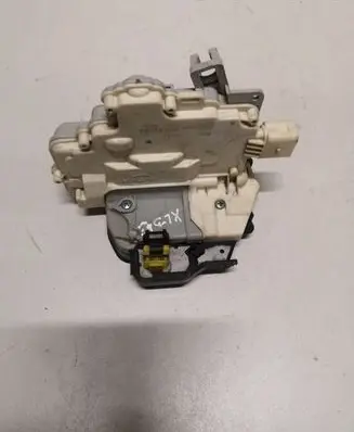 Audi A4 S4 B7 8E 8H Front door lock