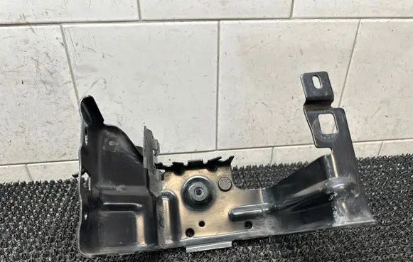 Citroen DS5 ABS pump bracket 9657424980