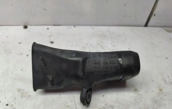 Audi TT Mk1 Breather/breather pipe/hose 8N0129604A