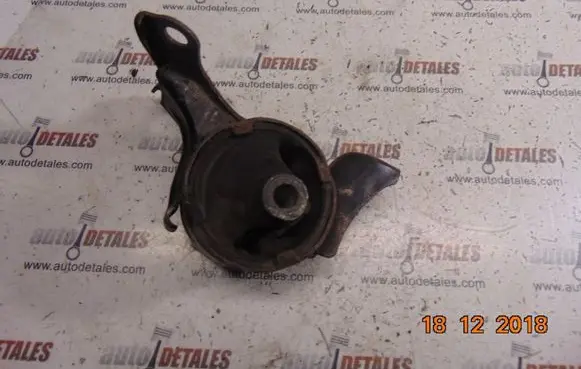 Honda CR-V Engine mount bracket