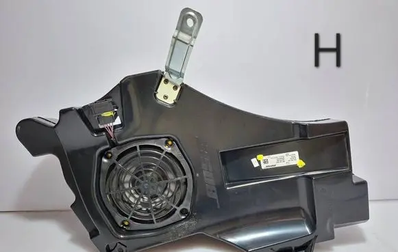 Audi A3 S3 8P Subwoofer speaker 8P4035382C 8P4035382 449089002