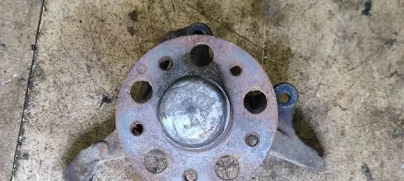 Mercedes-Benz CLK A209 C209 Front wheel hub