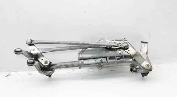 Honda CR-V Front wiper linkage and motor