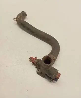 Volkswagen Golf II Engine coolant pipe/hose 037121133B