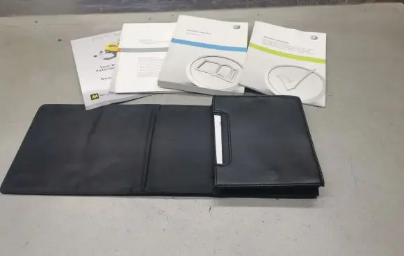 Volkswagen PASSAT CC User manual 1215R1PCC20 1215R3PKW20 1225R2NRA20
