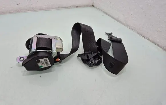 Opel Astra J Front seatbelt 13297098