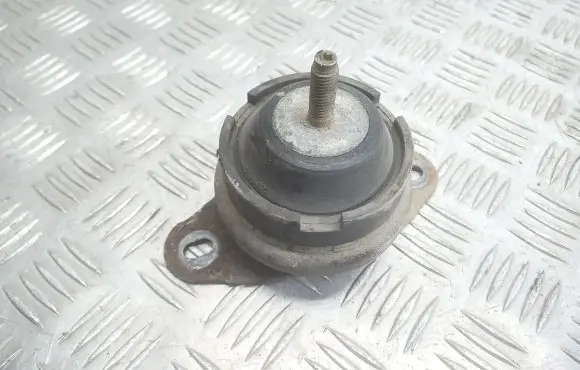 Citroen C5 Engine mount bracket