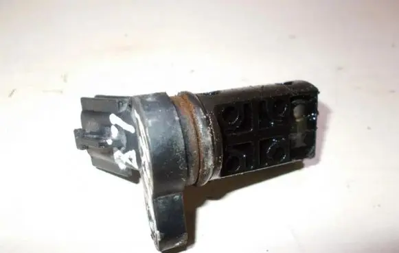 Nissan Primera Crankshaft position sensor A29630B20 06B906051