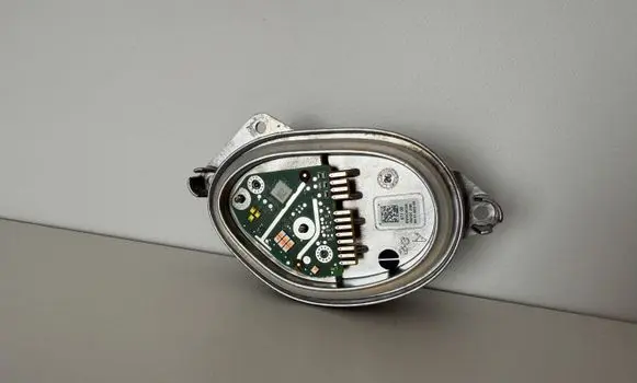 BMW X7 G07 LED ballast control module 67700 0W2C0C0A